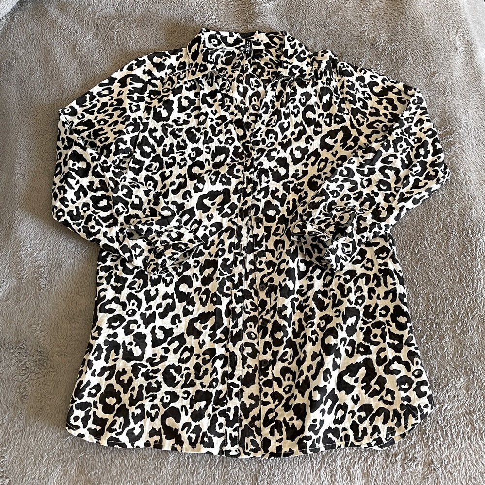 H&M black & white, animal print woman’s shirt sz 4